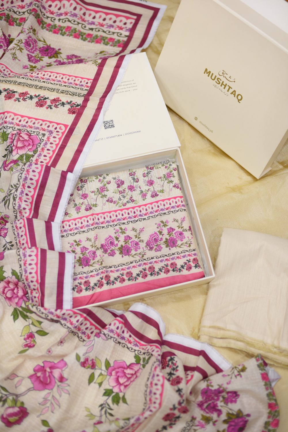 3Pcs Printed Khaddar with Box and No DC Charges Degsin - 1