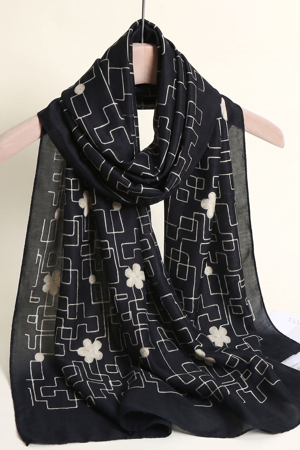 Embroidered Lawn Fabric stallers Desgin - 4