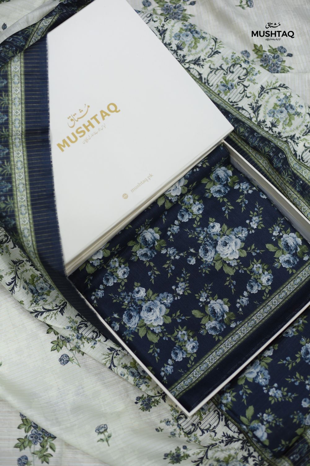 3Pcs Printed Khaddar with Box and No DC Charges Degsin - 21