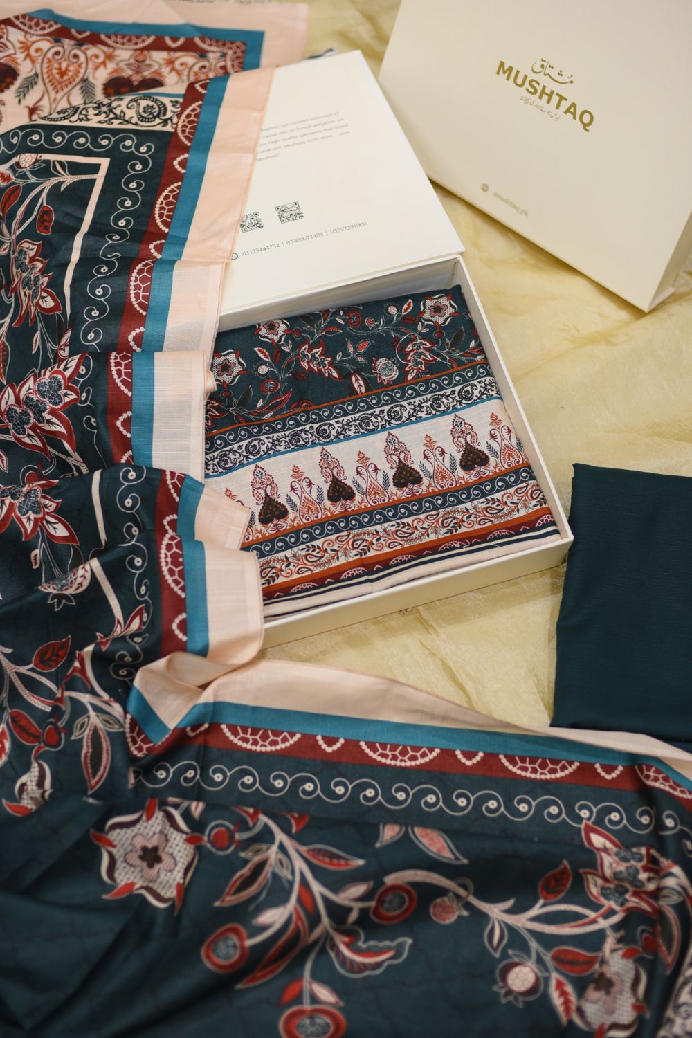 3Pcs Printed Khaddar with Box and No DC Charges Degsin - 10