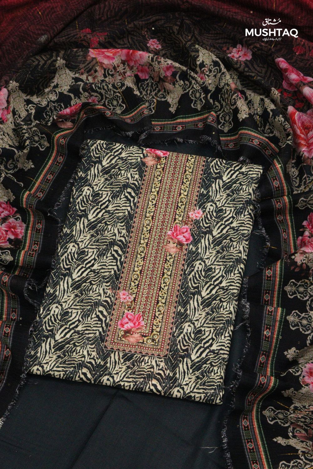 3Pcs Printed Lawn Suit & Doriya Dupatta Desgin - 1