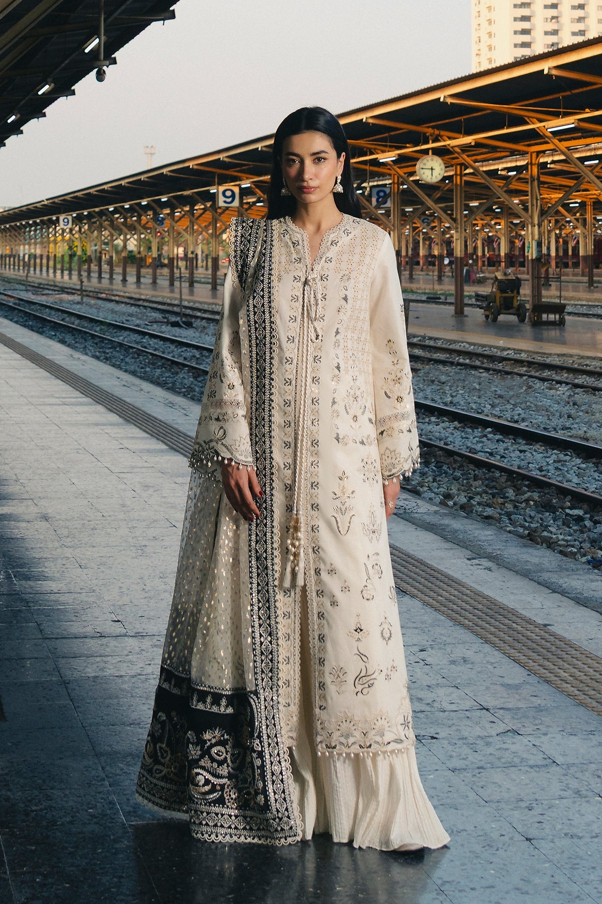 Afrozeh 3 Pc Unstitched Embroidered Lawn Suit Khawaab