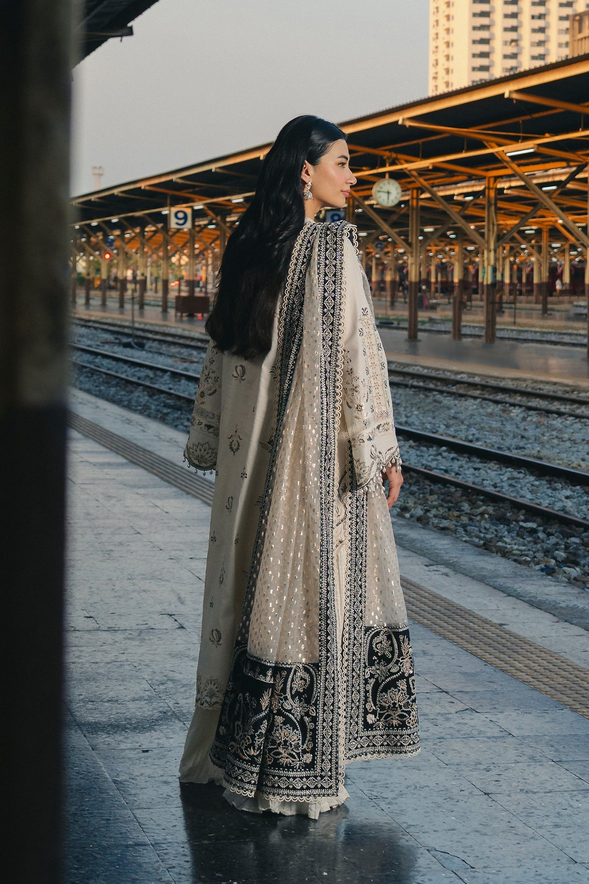Afrozeh 3 Pc Unstitched Embroidered Lawn Suit Khawaab