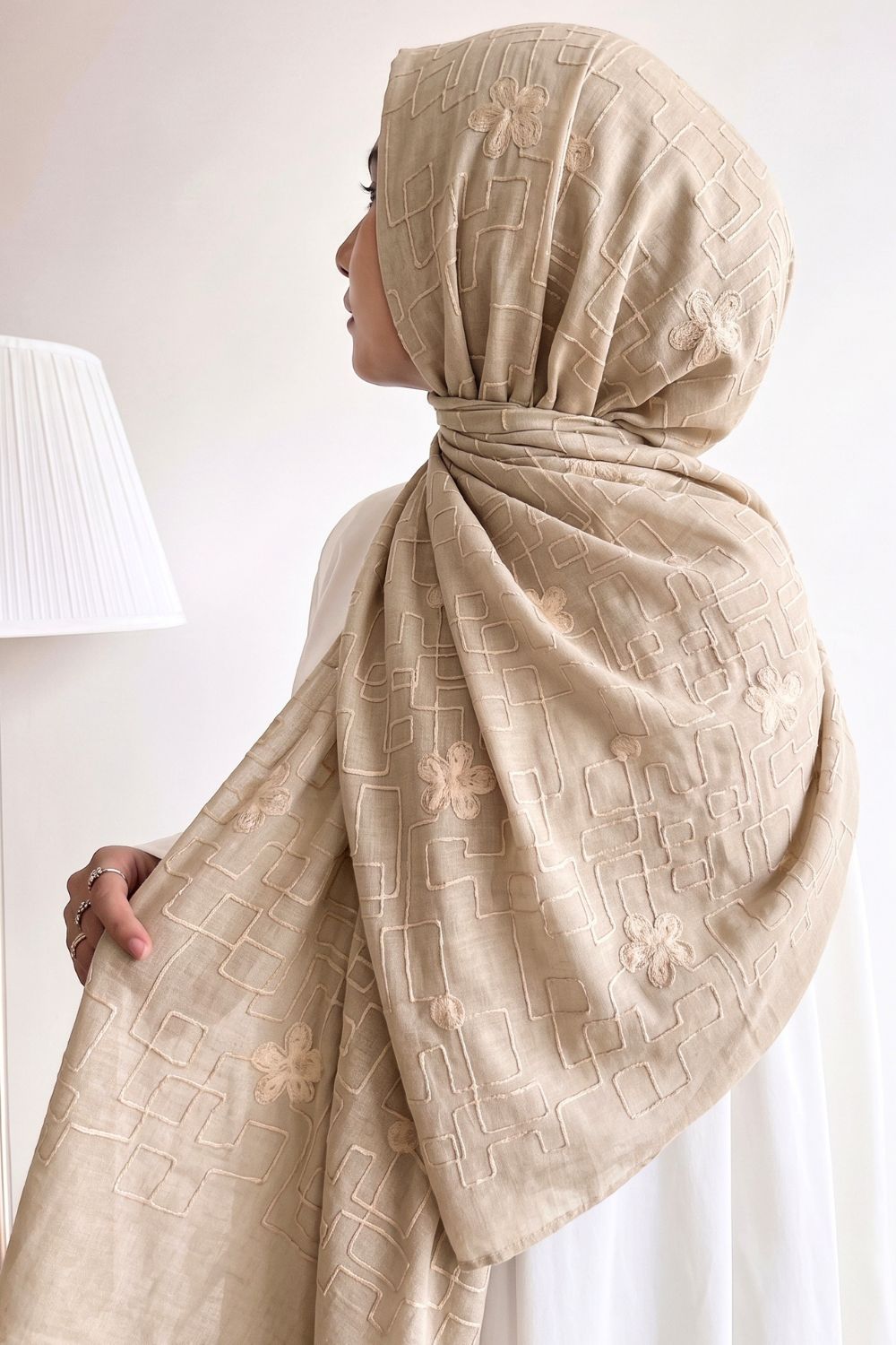 Embroidered Lawn Fabric stallers Desgin - 3