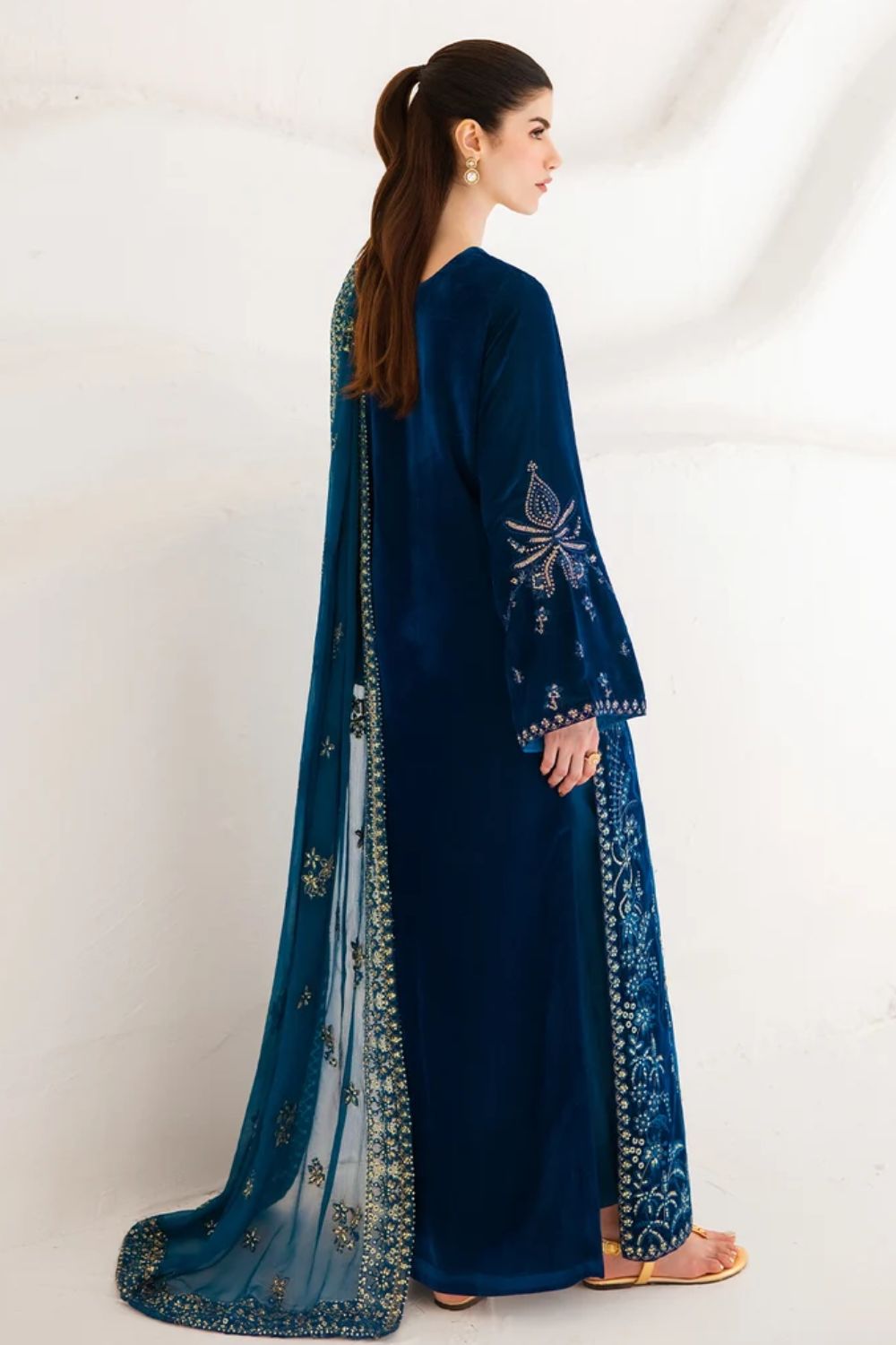 Emaan Adeel The Velvet Affair 3 Piece Unstitched Embroidered Velvet Suit EVANTHE
