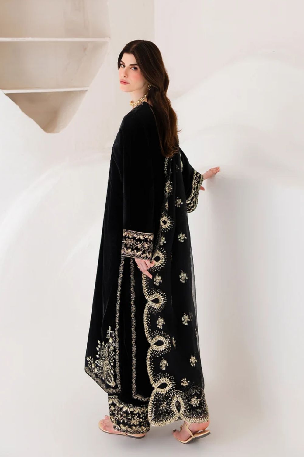Emaan Adeel The Velvet Affair 3 Piece Unstitched Embroidered Velvet Suit VERA