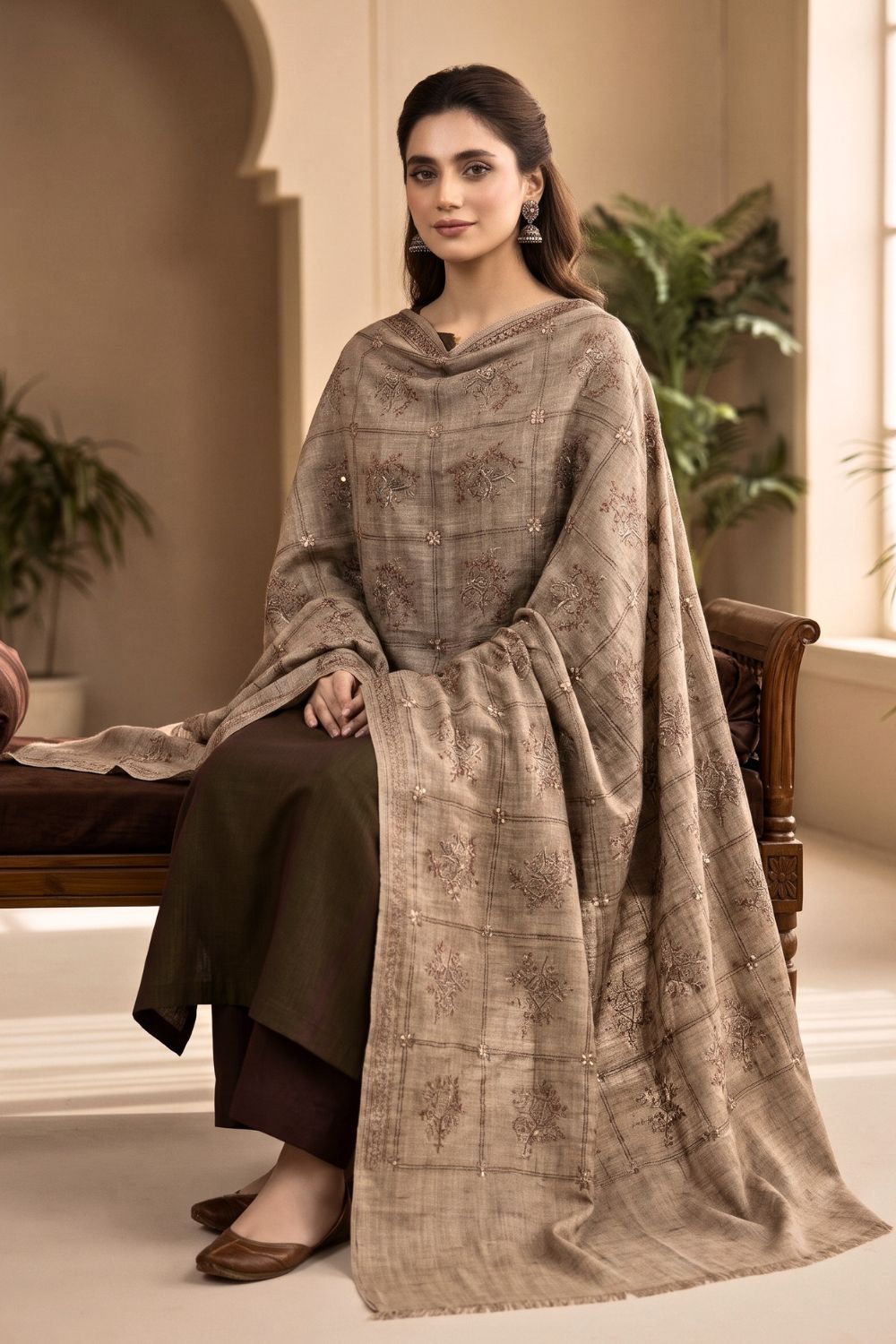 3Pcs Unstitched Pashima Suit With Embroidered Shawl Desgin - 2