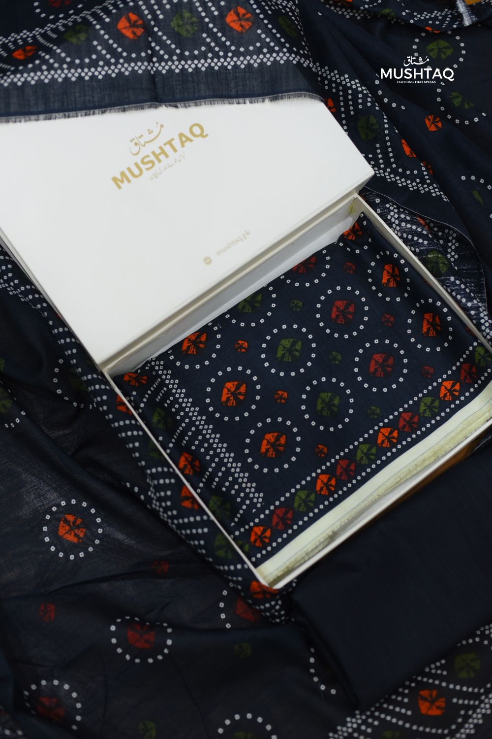 3Pcs Printed Khaddar with Box and No DC Charges Degsin - 19