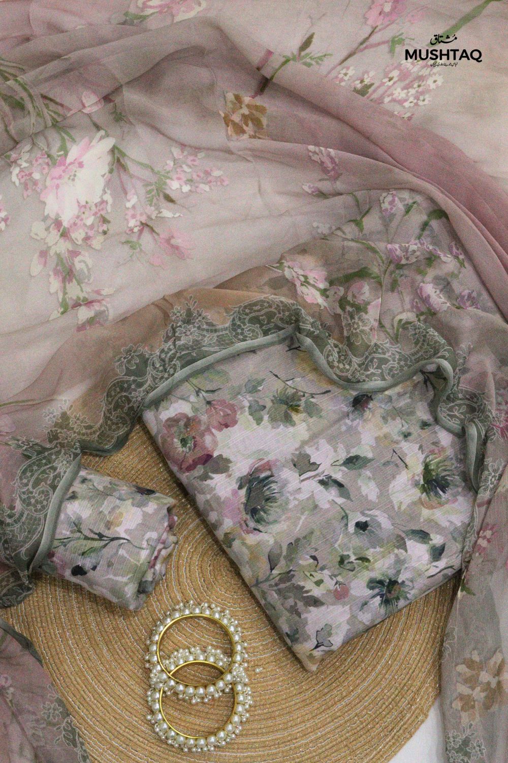 3Pcs Printed Lawn Suit & Chiffon Dupatta Desgin - 1