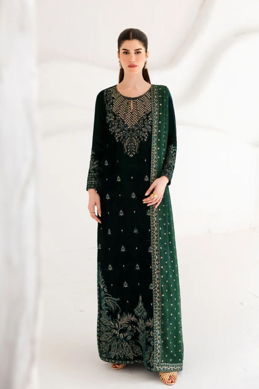 Emaan Adeel The Velvet Affair 3 Piece Unstitched Embroidered Velvet Suit AMEROTTE