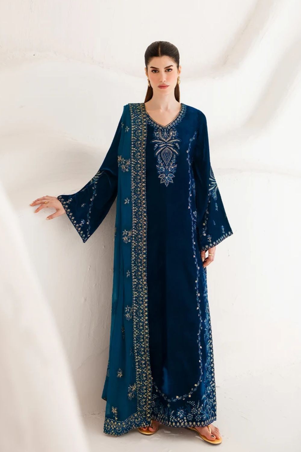 Emaan Adeel The Velvet Affair 3 Piece Unstitched Embroidered Velvet Suit EVANTHE
